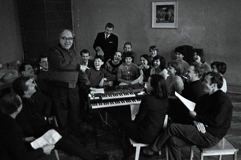 Voldemar Panso J. Smuuli näidendi Kihnu Jõnn proovis Eesti NSV Riiklikus Noorsooteatris.