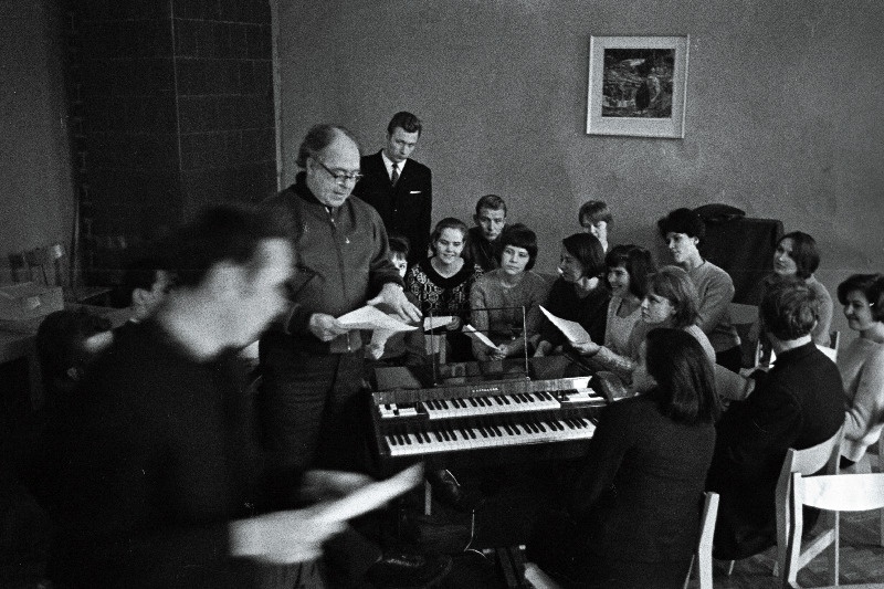 Voldemar Panso J. Smuuli näidendi Kihnu Jõnn proovis Eesti NSV Riiklikus Noorsooteatris.