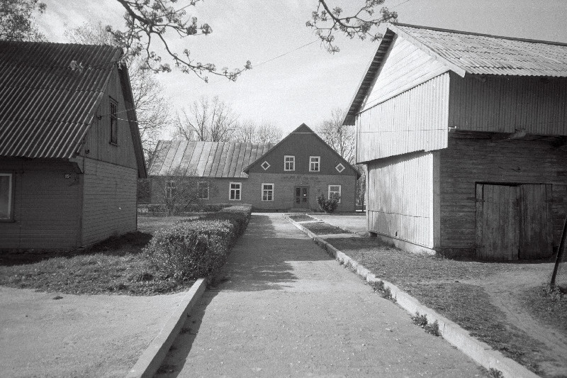 Tänav Abja-Paluojal.