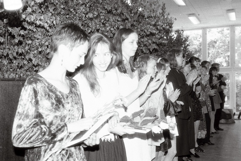 Kuld-ja hõbemedalitega keskkooli lõpetanud Viljandi maavanema Helin-Valdor Seederi vastuvõtul.