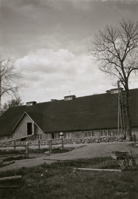 Endise Uusna mõisa laut.