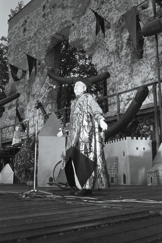 Ugala Teatri vabaõhuetendus Draakon.