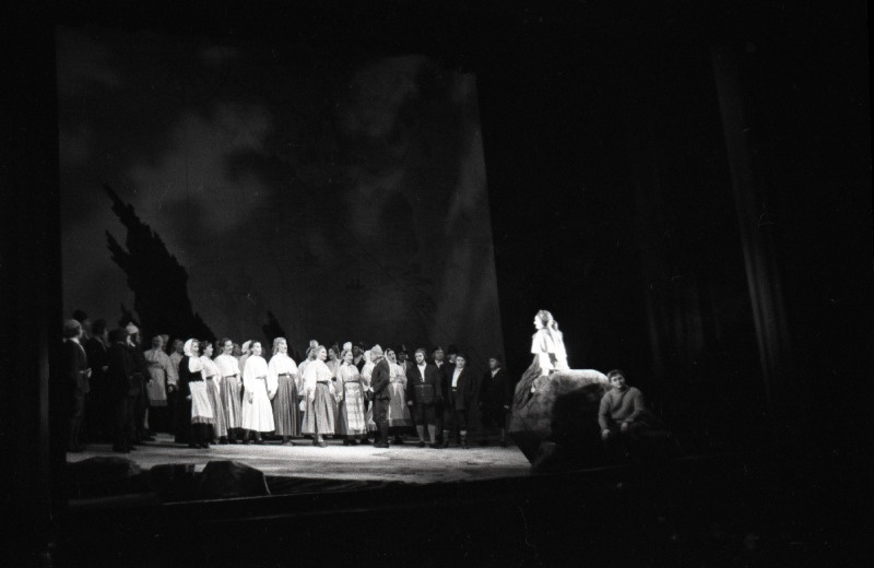 Stseen G. Ernesaksa ooperist Tormide rand teatris Estonia.