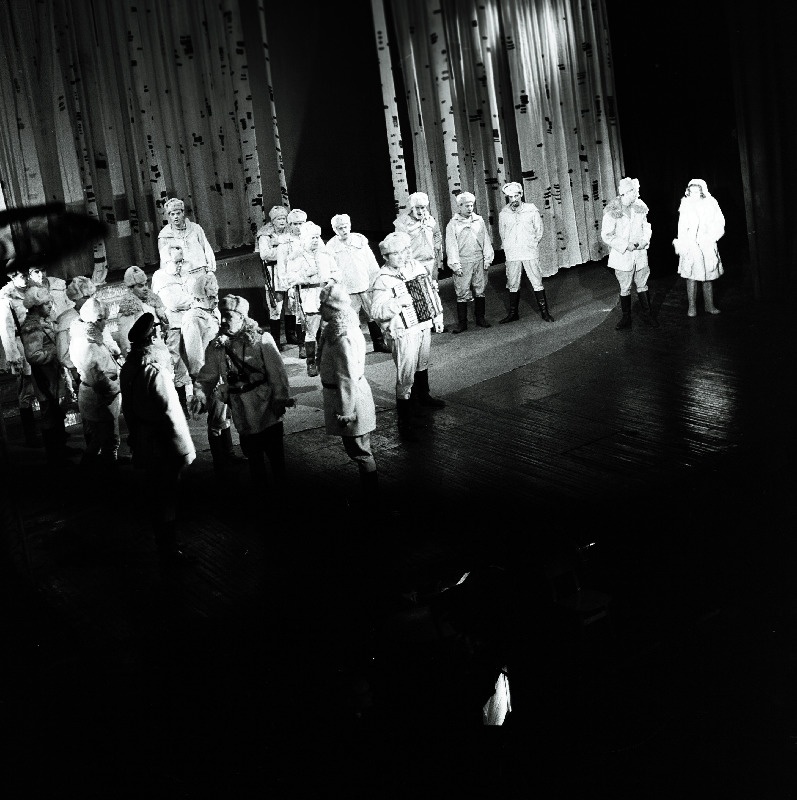 R. Valgre–Ü. Raudmäe muusikal Muinaslugu muusikas teatris Estonia. Stseen lavastusest.