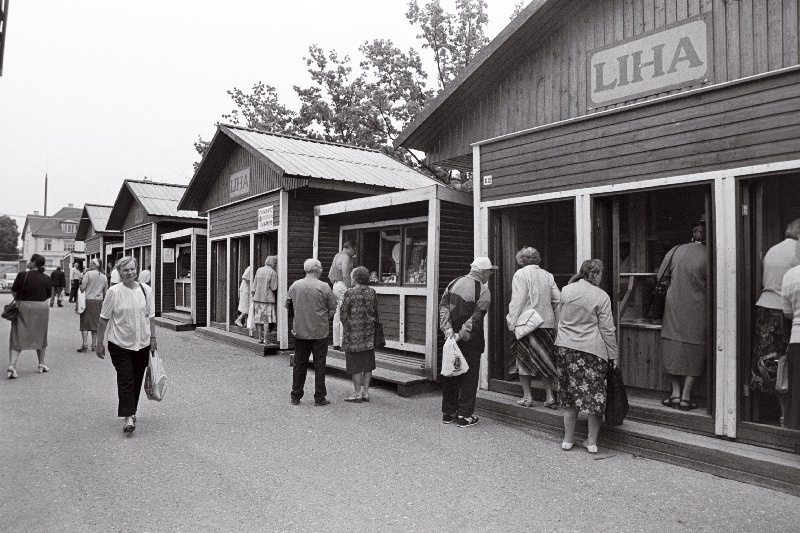 Lihamüügipaviljonid Viljandi turul.
