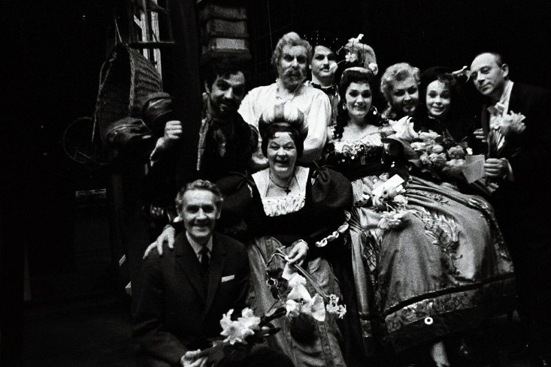 G. Verdi ooperi Rigoletto esietendus teatris Estonia. Grupipilt peale esietendust.