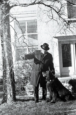 RAT Estonia ooperisolist Tiit Kuusik oma kodu aias Meriväljal.  similar photo