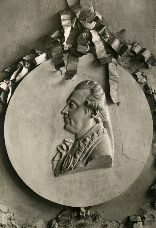 Major W.J.v. Lauw´i portreemedaljon  Põltsamaa lossis.