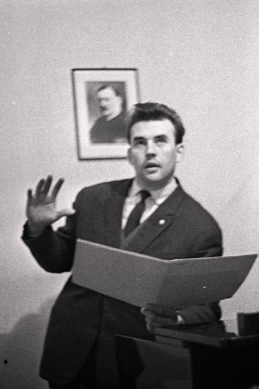 Tallinna Riikliku Konservatooriumi üliõpilane Mati Palm laulutunnis.