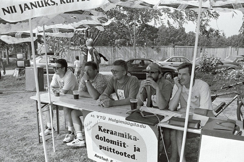 Perepäev Viljandi järve ääres.