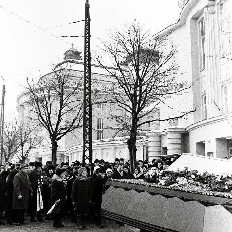 Kirjanik Johannes Semperi matused.