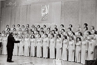 Naiskoor  similar photo