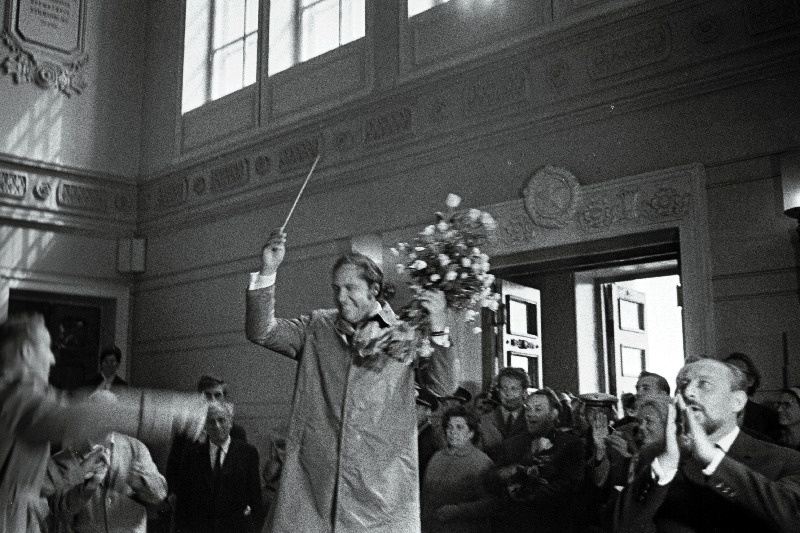 Dirigent Neeme Järvi vastuvõtmine lennujaamas.