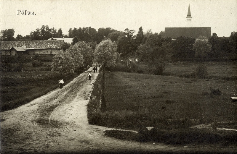Põlva alev, paremal Maarja kirik.