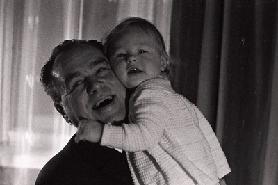 Georg Ots koos tütre Mariannega.  similar photo