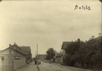 Vaksali tänav Antslas.  similar photo