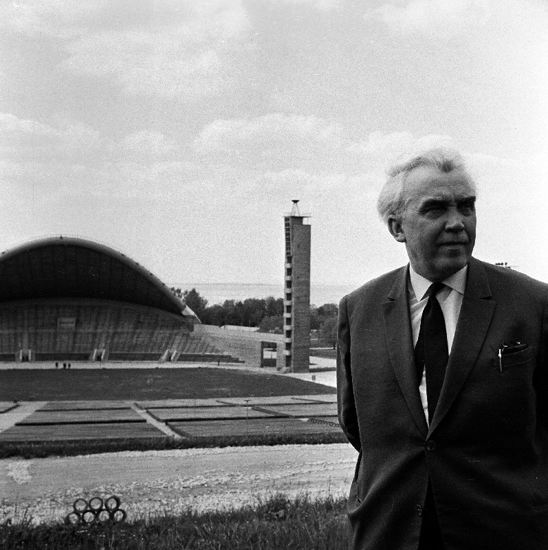 Helilooja Gustav Ernesaks lauluväljakul.