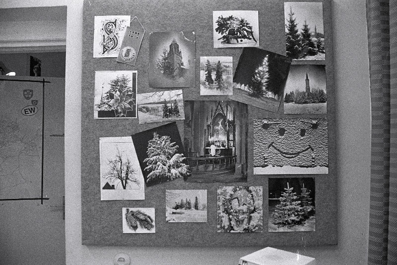 "Sakala" poe avamine pärast renoveerimist, "Viktoria" kaupluse avamise eel (õunad, apelsinid, banaanid). Abestocki hulgimüügiladu.