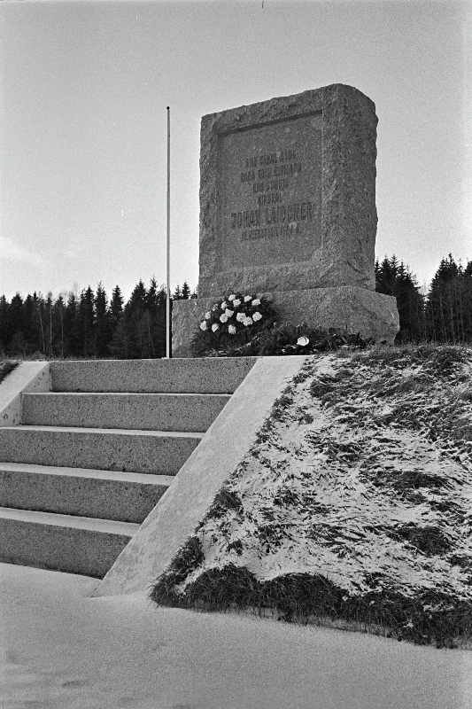 Kindral Johan Laidoneri sünnikodu mälestusmärk.