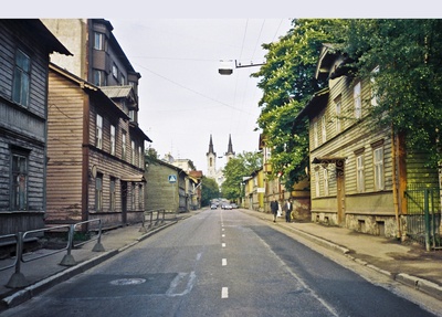 Kassisaba, Luise tänav, vaade enne Koidu tänava risti Kaarli kiriku suunas.  similar photo