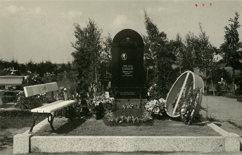 Kaupmees Jaak Lutsu haud Siimuste kalmistul. Jõgeva vald.