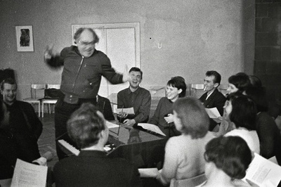 Voldemar Panso J. Smuuli näidendi "Kihnu Jõnn" proovis Eesti NSV Riiklikus Noorsooteatris.  similar photo