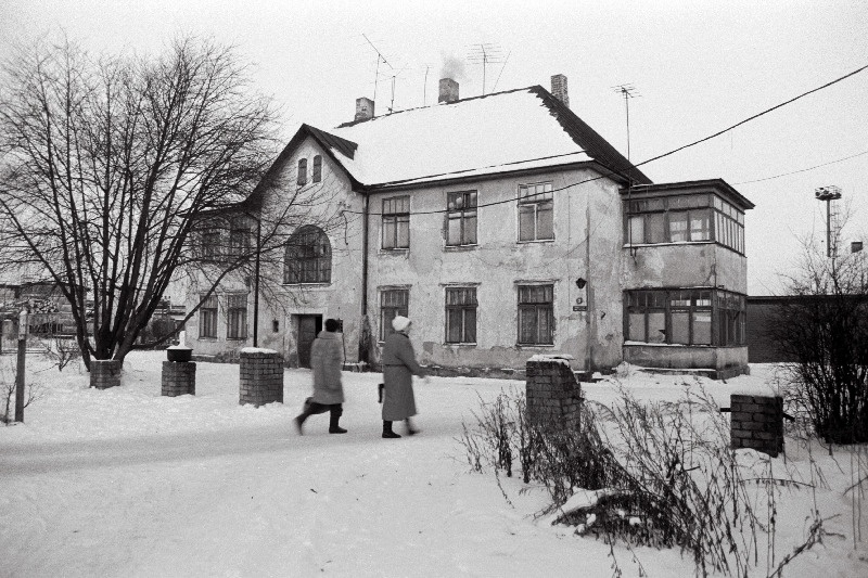 Viljandi "Ööbiku" õhtuvalgus akendes.