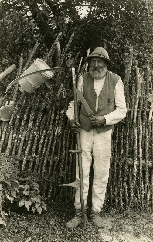 61-aastane Sangaste põllumees M. Saarmann.