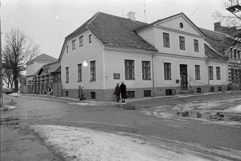 Muuseumi sise-ja välisvaateid, ümberehitusi.