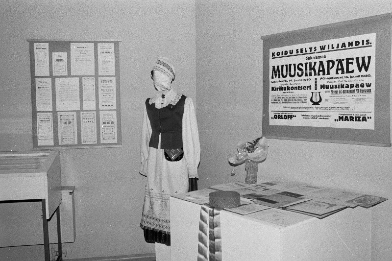 Koidu Seltsi 125. aastapäeva näituse avamine. Jaan Ahoks, Eva Põder.