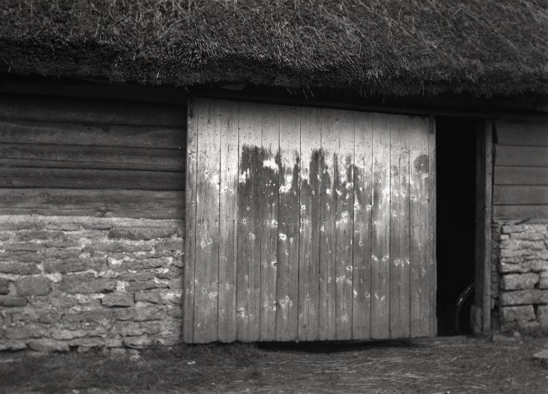 Lükatav rehealuse värav Saariku talus Mõisama külas.