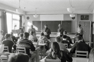 Füüsikakonkursi avamine Jakobsoni koolis Tarmo Loodus, Kalle Kadalipu ja Jaak Tamm.  similar photo