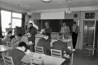 Füüsikakonkursi avamine Jakobsoni koolis Tarmo Loodus, Kalle Kadalipu ja Jaak Tamm.  similar photo