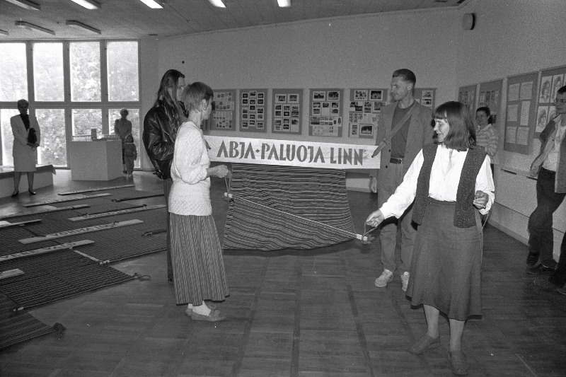 Laulupeonäituse avamine.