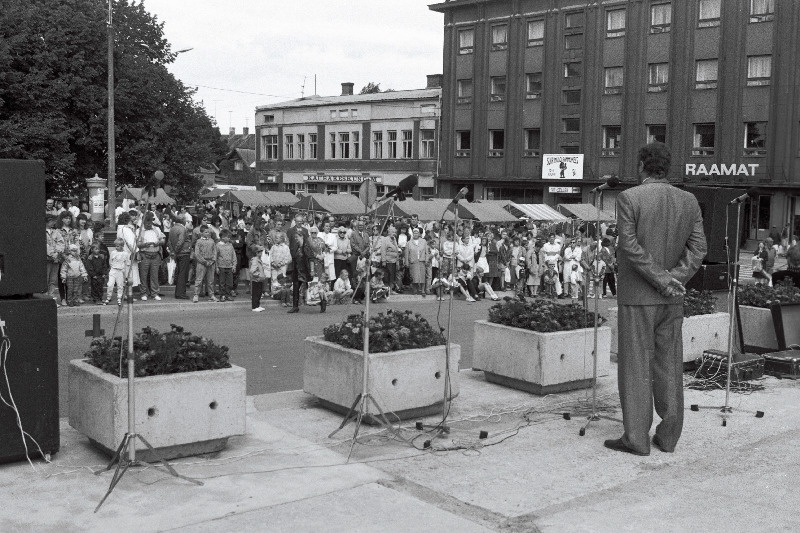 Hansapäevade avamine keskväljakul.