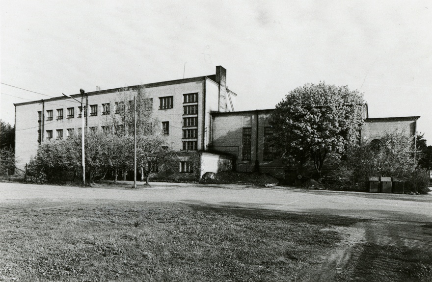 Koolimaja, Nõmme Gümnaasium, fassaadivaade. Arhitekt Edgar Velbri