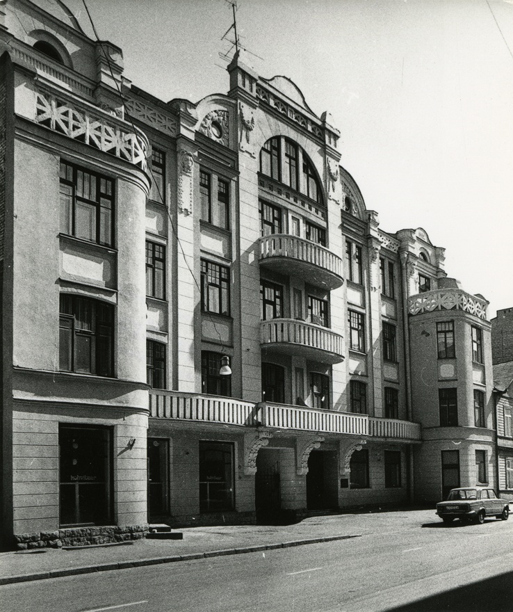 Elamu Tallinnas, fassaadivaade. Arhitekt Jacques Rosenbaum