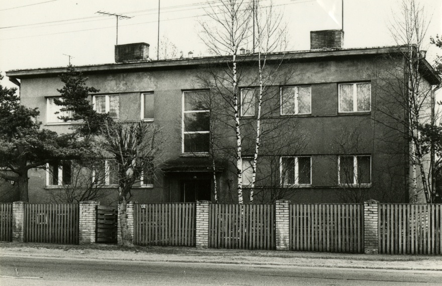 Elamu Vabaduse pst 135, fassaadivaade. Arhitektid Harri Kingo, L. Lään, EP