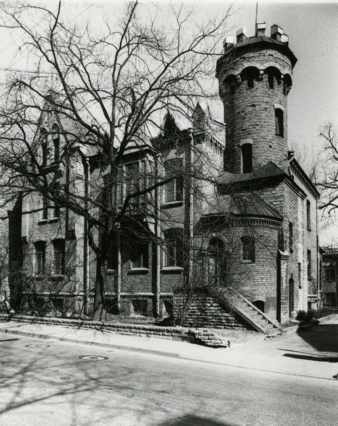 Inseneride maja Tõnismägi 7, Tallinn. Vaade tänavalt. Arhitekt Axel von Howen