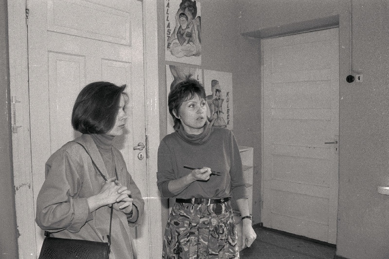 Viljandi 4. Keskkooli kunstiringi õpetaja Tatjana Anniko (paremal).