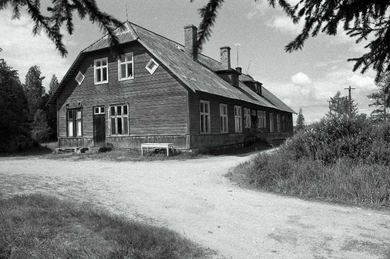 Tipu vana koolimaja (1932-1964) Tipu külas, hilisem Tartu Ülikooli õppebaas.