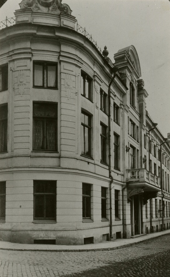 Nukuteater, endine klubihoone, vaade hoonele nurgalt. Arhitektid Nikolai Thamm noorem, Arthur Hoyningen-Huene