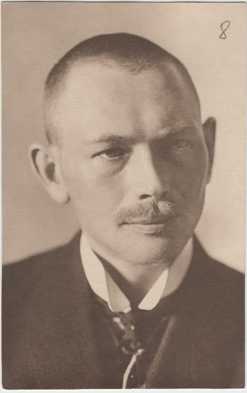 Portreefoto Eduard Virgost