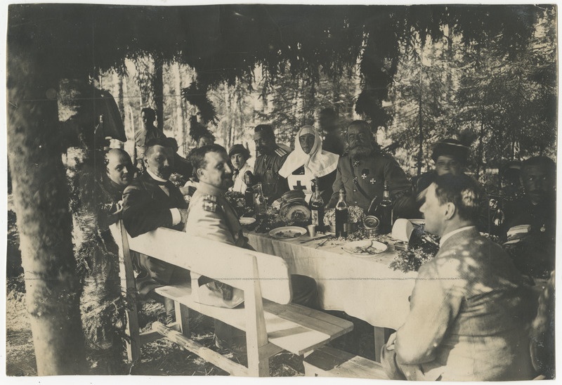 Esimene maailmasõda, Omski polgu ohvitseride söömaaeg tagalas