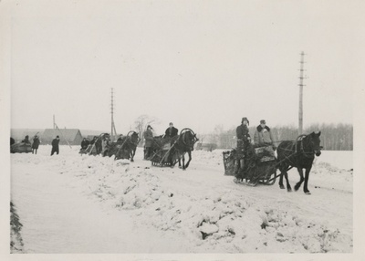 08.02.1938 aset leidnud Peipsi järve piirikonfliktis tapetud Eesti piirivalvurite põrmude teekond Tartusse, matusevoor kaasteenijatega piirivalvest  duplicate photo