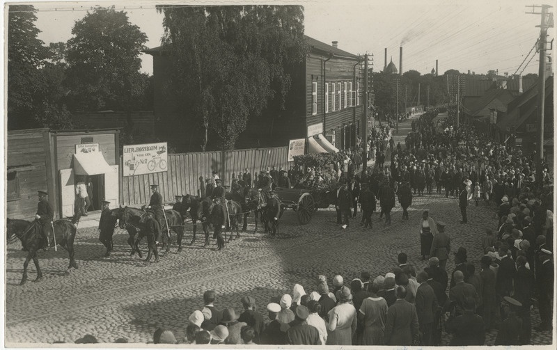 Sõjaväe Ühendatud Õppeasutuste ülema kolonel Jaan Rinki matus, matuserong tänaval