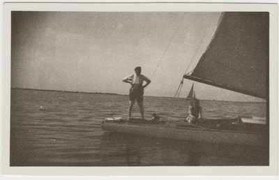 Eduard Virgo tuttavad või sugulased purjelaevaga merel  duplicate photo
