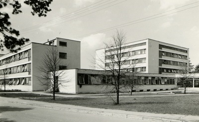 Kliinilise Meditsiini Instituut, kaugvaade kompleksile, ees raagus puud. Arhitekt Ilmar Puumets  similar photo