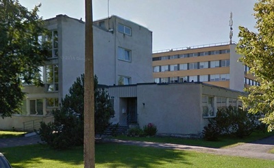 Kliinilise Meditsiini Instituut, kaugvaade kompleksile, ees raagus puud. Arhitekt Ilmar Puumets rephoto