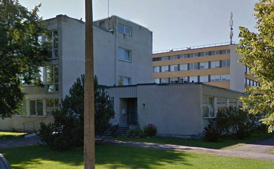 Kliinilise Meditsiini Instituut, kaugvaade kompleksile, ees raagus puud. Arhitekt Ilmar Puumets rephoto